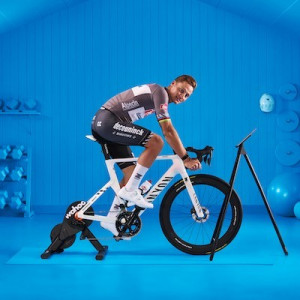 Harjoitusvastus Wahoo KICKR Core 2 + Zwift Cog/Click